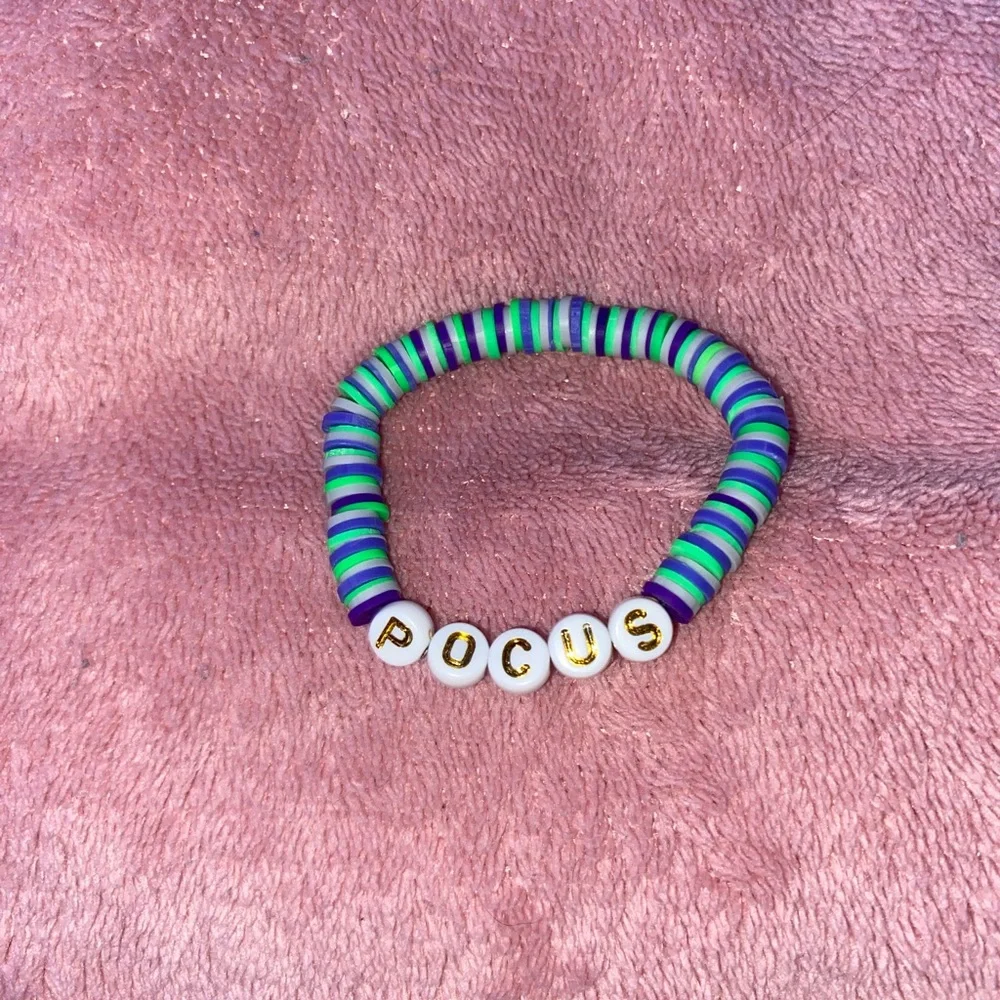 3 for 12$ 🌸 Hocus Pocus themed bracelet stack - Picture 4 of 9